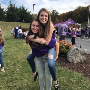 Meet your Posher, Elise